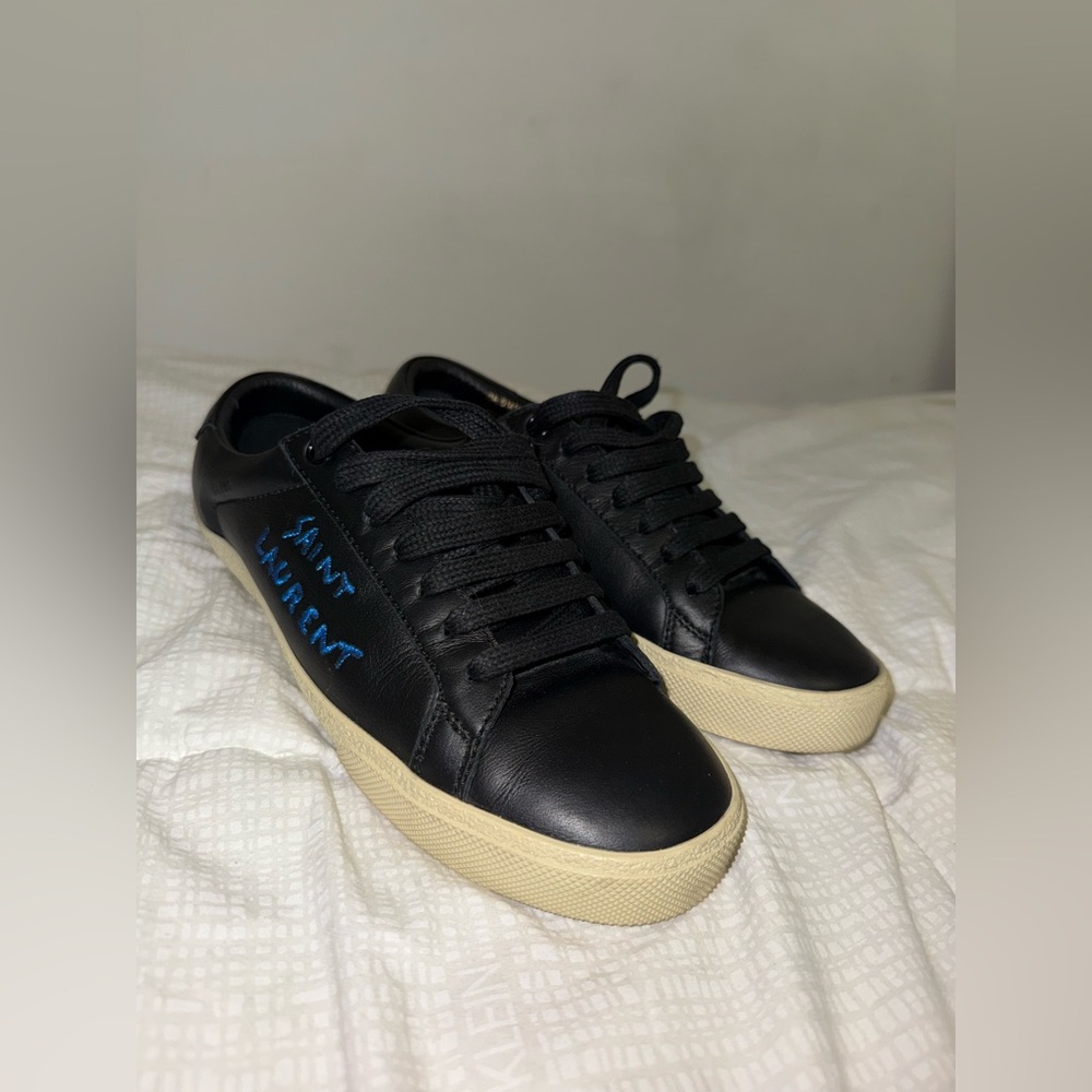 Tenis Saint Laurent talla 37 1/2 ( una puesta ) / precio en tienda más de $700